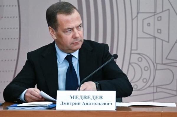 Медведев: РФ остановится на Украине, когда посчитает для себя приемлемым