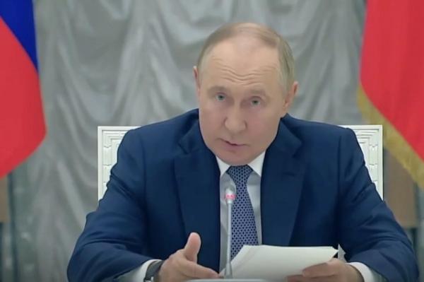 Журналист Чей Боуз: политики Запада не хотят, чтобы Путин был услышан